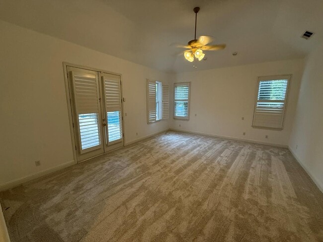 Building Photo - 10637 N Lochmoor Ln