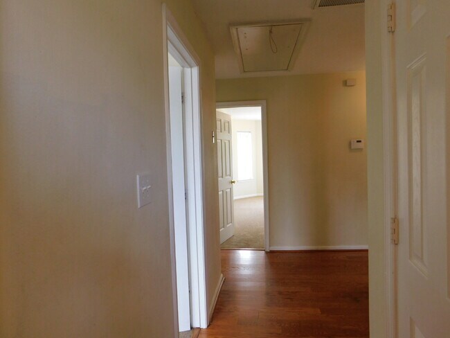 Building Photo - "Spacious 4-Bedroom Gem on Hughart Street with 2.5 Bathrooms and 2108 Sq. Ft. of Comfort!"