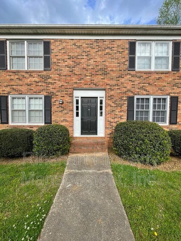 Building Photo - 1045 W Meadow Dr