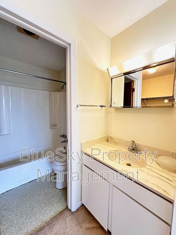 Building Photo - 218 Harvest Dr