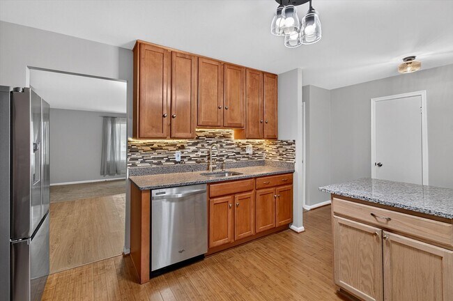 Building Photo - 8346 Stationhouse Ct