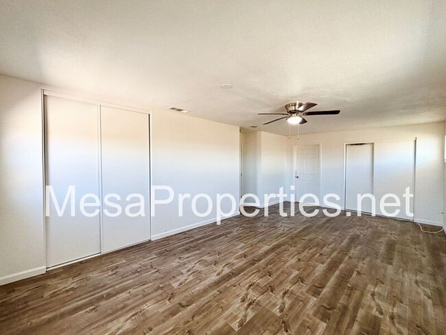 Building Photo - 820 Caliente Dr