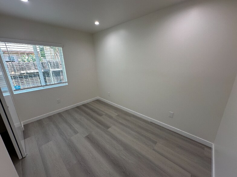 Building Photo - 2110 Gaviota Ave