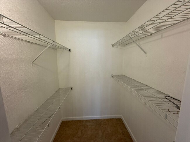 Building Photo - Adorable 1 Bed 1 Bath Winter Park Condo