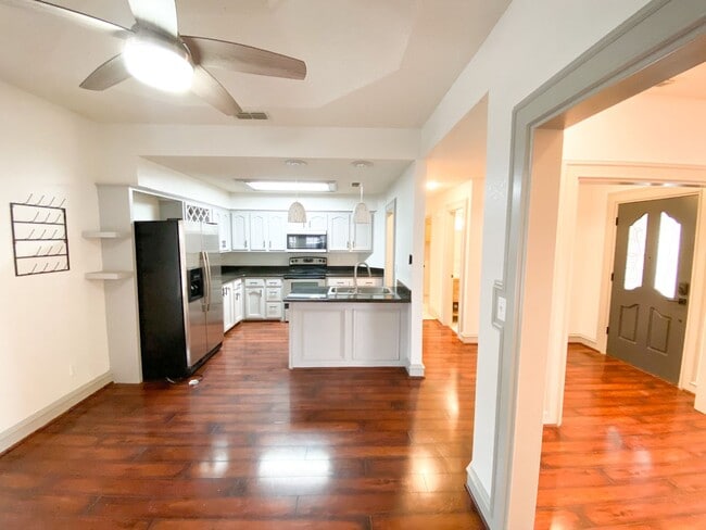 Building Photo - Perfect Fit, Perfect Home In McAllen!