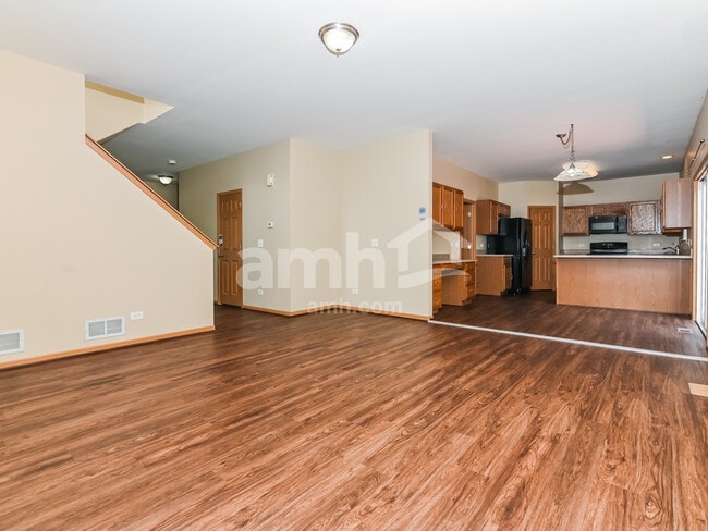 Building Photo - 204 Winding Trl