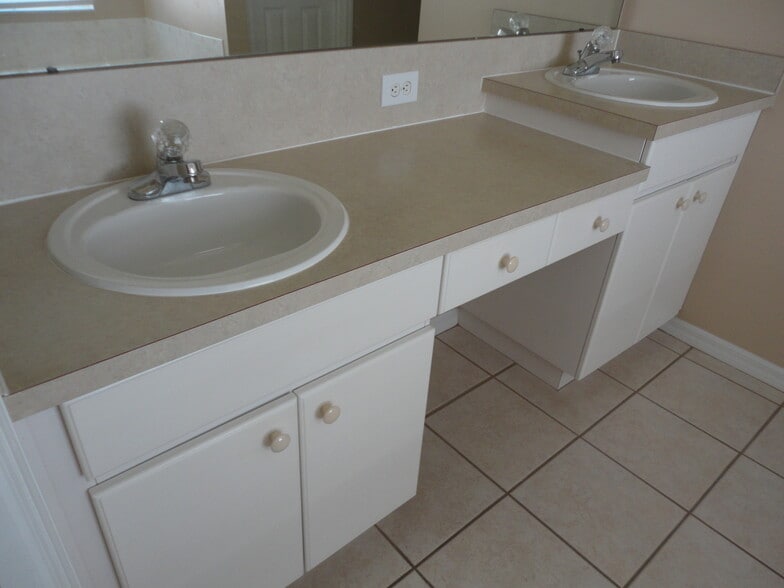 Building Photo - 30450 Wrencrest Dr