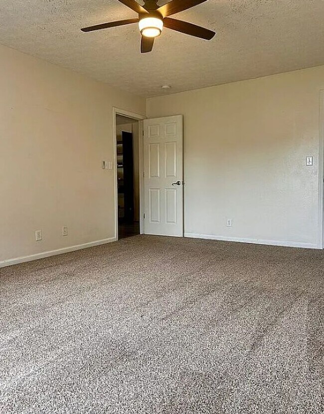 Building Photo - 3/4 Bedroom House - Harrison Schools