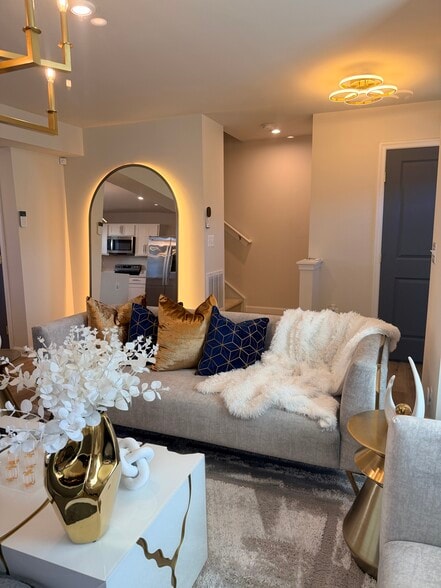 Building Photo - 7269 Statesman Blvd