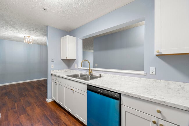 Building Photo - 3247 Fairington Dr