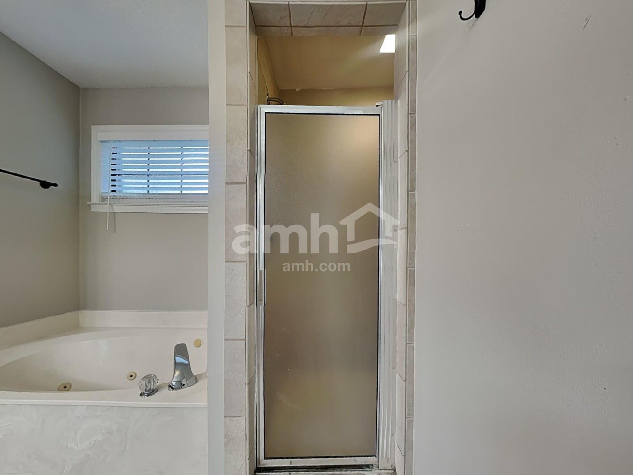 Building Photo - 7007 Meadowlands Pl