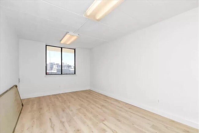 Building Photo - 23-22 30th Rd