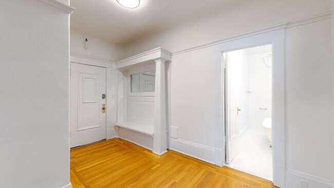 Building Photo - 903 Pine St