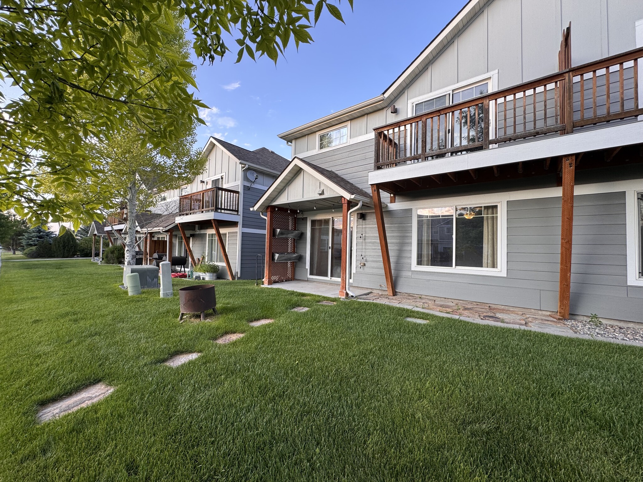 Fire Pit - 5485 Glenellen Dr