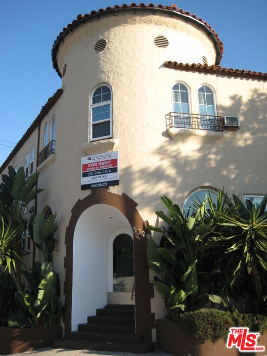 Building Photo - 5320 W Olympic Blvd