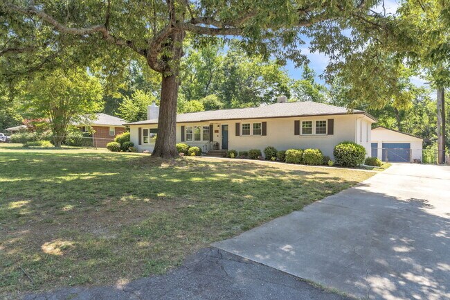 Building Photo - Renovated 3 Bed / 1.5 Bath Home with Open Floor Plan & Two Spacious Living Areas $1,975/mo rent