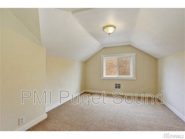 Building Photo - 1108 S Ridgewood Ave