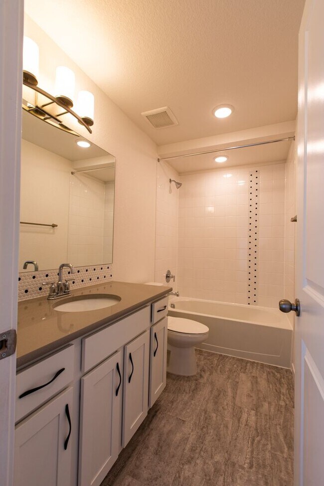 Building Photo - Stunning 4BD/3BA Home in Wolf Ranch – Mode...