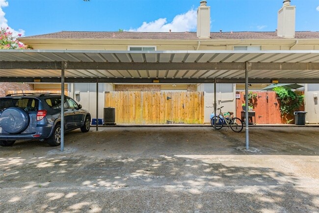Building Photo - 2507 Bering Dr