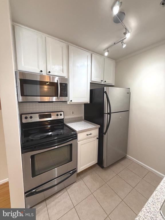 Building Photo - 33 Fern Oak Cir