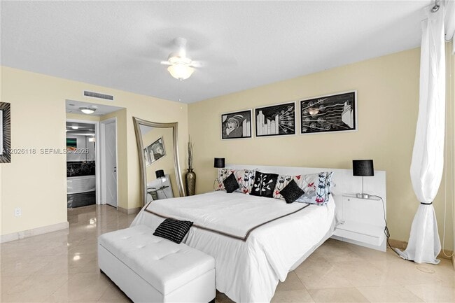 Building Photo - 1455 Ocean Dr