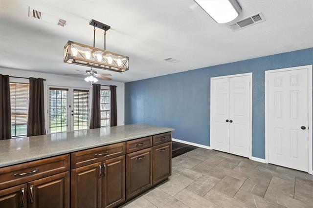 Building Photo - 990 Acorn Dr