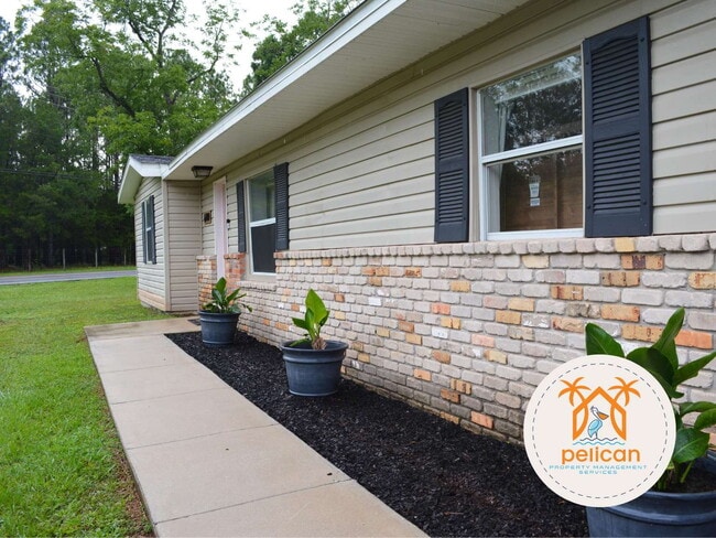 Building Photo - Beautiful home for rent on a spacious corner lot with a fantastic layout!