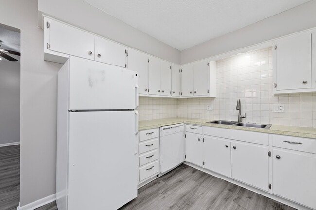 Building Photo - 4723-4725 MERCIER