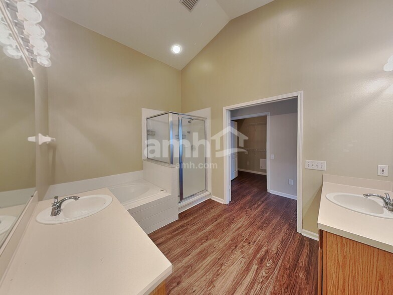 Building Photo - 13136 Early Run Ln