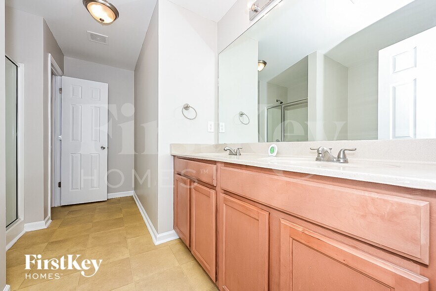 Building Photo - 3383 Estes Dr