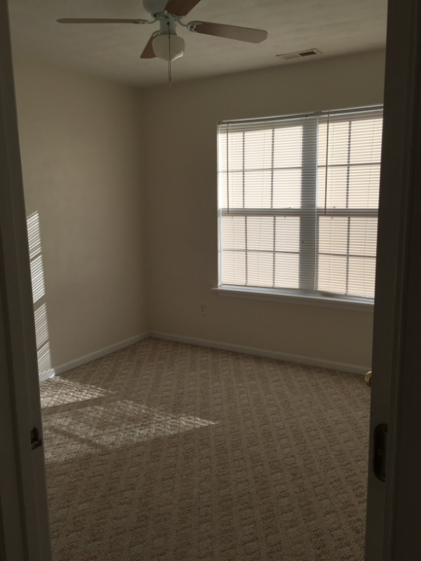 Building Photo - 1325 Oleander Ave