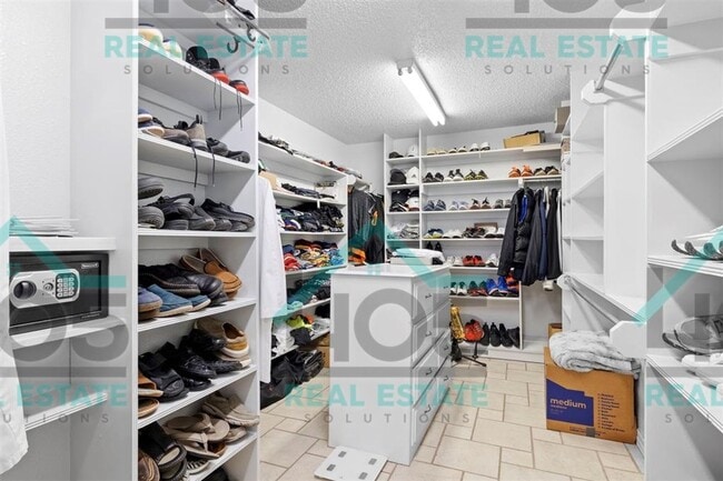 Building Photo - AMAZING FIND IN MWC