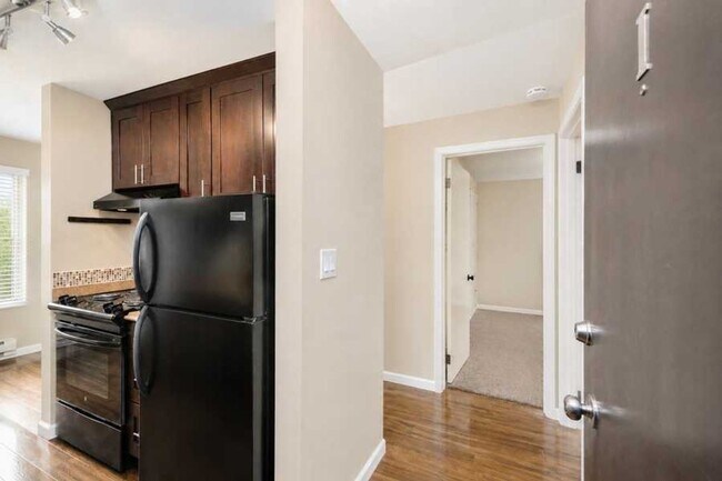 Building Photo - 2720 14th Ave S