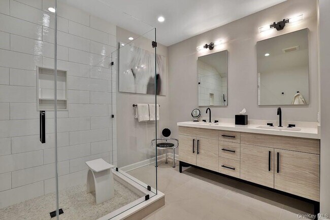 Building Photo - 8 Caruso Pl