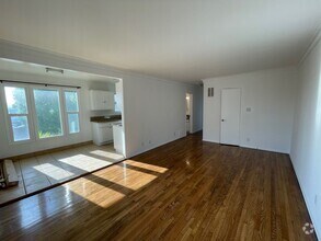 Building Photo - Hayworth Flats