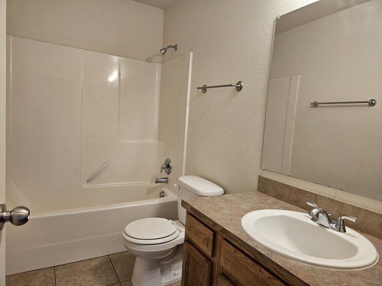 Building Photo - 3501 Sage Rd