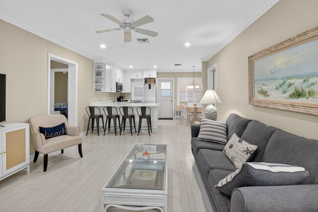 Building Photo - 817 N Ocean Blvd