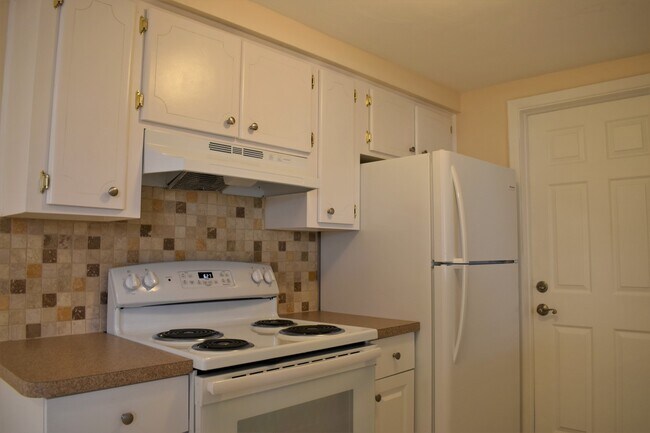 Building Photo - 2 Bedroom 1.5 Bath