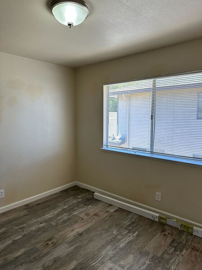 Building Photo - Comfortable 2-Bedroom Unit in North Sacram...