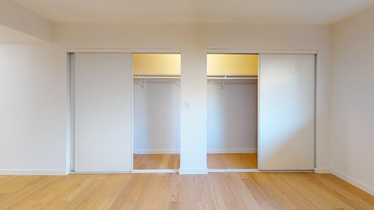 Building Photo - 1529 St Charles St