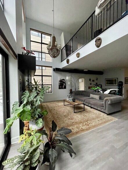 Building Photo - 3068 Umatilla St