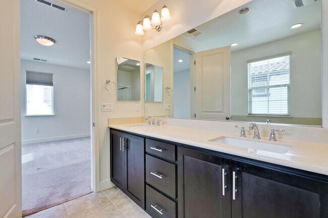 Building Photo - Gorgeous Santa Clara Home with Pool, EV Ho...