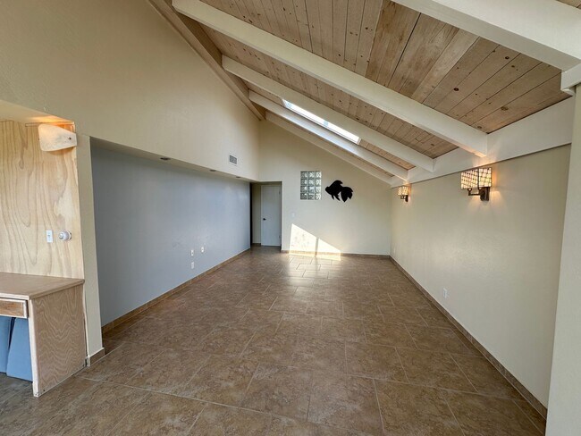 Building Photo - Stunning Home with Breathtaking Golf Cours...