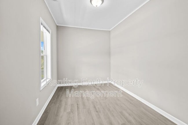 Building Photo - 3335 31st Pl N