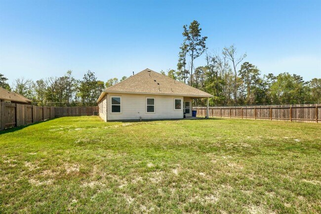 Building Photo - 18473 Railroad Ave