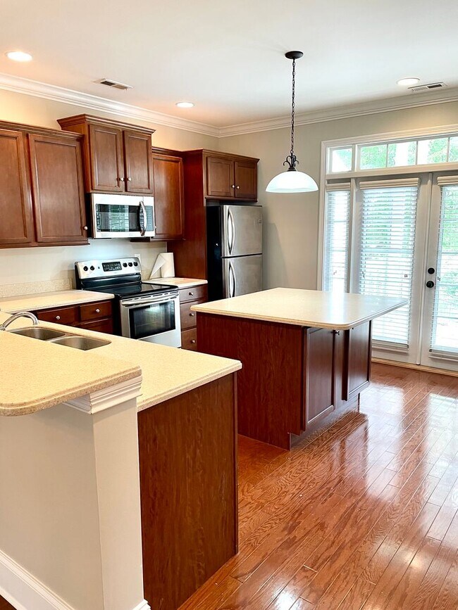 Building Photo - Lakeside Living in Loudon