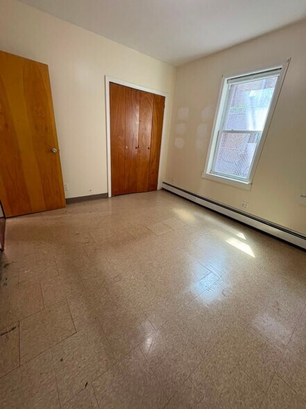 Building Photo - 142 Beech St