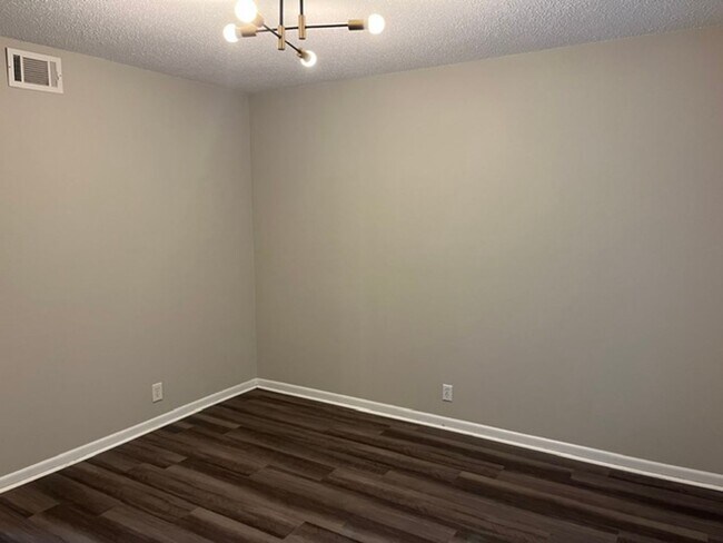 Building Photo - Stunning Newly Remodeled 4BR/2BA Home in Huntsville – Pet Friendly!