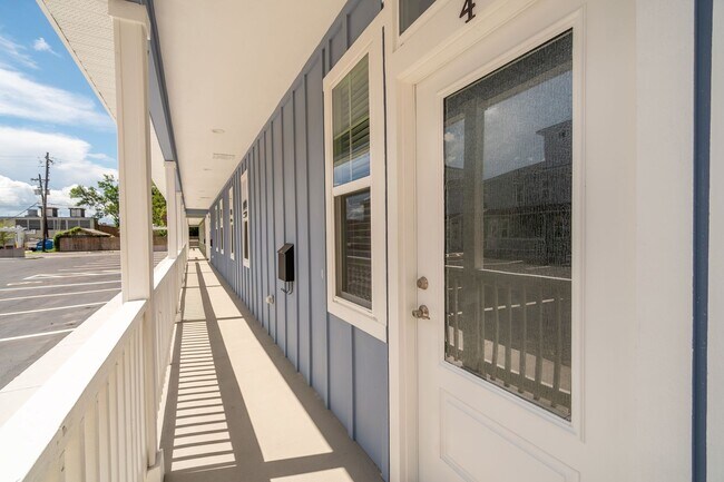 Building Photo - The Reef Townhome NOW LEASING FOR FALL 2026!