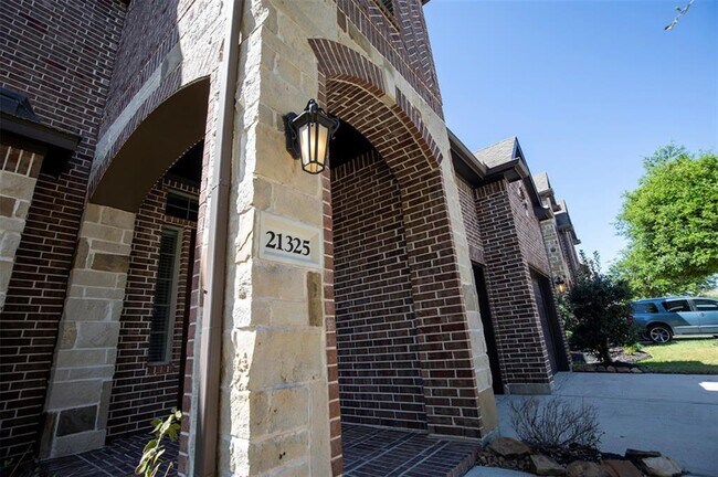 Building Photo - 21325 Kings Guild Ln